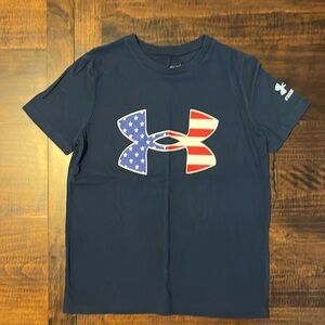Under Armour tshirt, youth small, great condition.